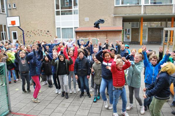 Niets dan enthousiaste kinderen bij het horen van de schoolbel.© PDC