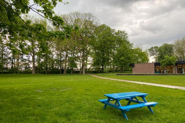 De groene weelde in het park in Wevelgem lokt veel bezoekers. (foto SL)