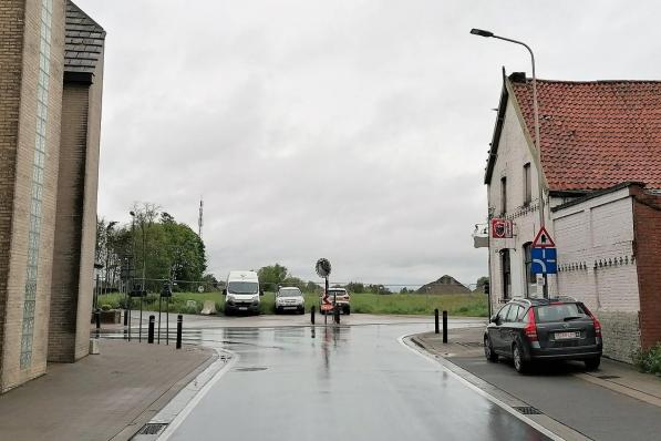 Op het kruispunt van de Gottemstraat en Wontergemstraat zal je voortaan rechtdoor de verbindingsweg kunnen oprijden. (foto TVW)