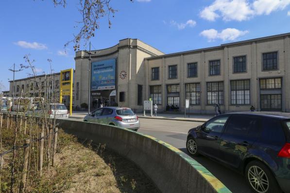 Het huidige stationsgebouw van Kortrijk zal verdwijnen en plaatsmaken voor een nieuw treinstation.©NICOLAS MAETERLINCK BELGAIMAGE