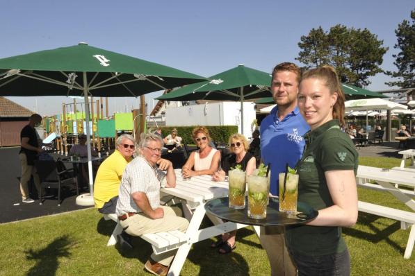 Lori Lasat en Willem Vermeire doen er alles aan om hun klanten een vakantiegevoel te geven.© (Foto IV)
