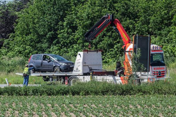 De wagen moest getakeld worden.© foto SF