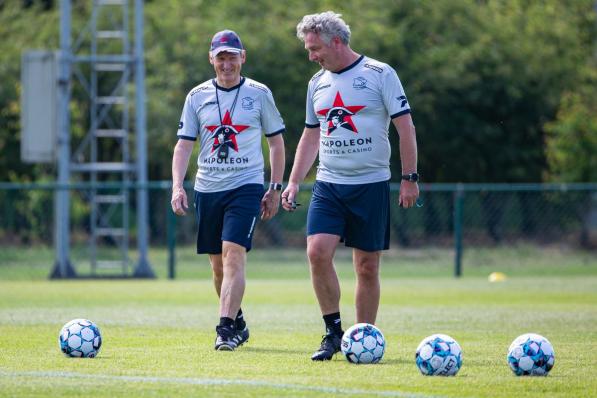 Francky Dury en de nieuwe physical coach Gino Caen.© (Foto BELGA)