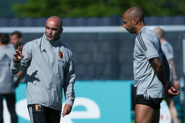Roberto Martinez, hier met assistent coach Thierry Henry op training.©VIRGINIE LEFOUR BELGA