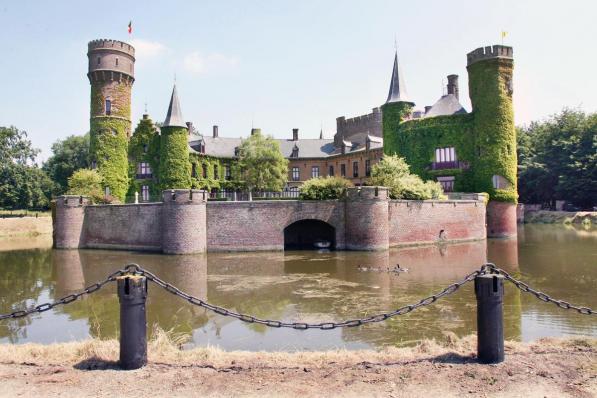 Het eeuwenoude Kasteel Wijnendale, met te bezoeken museum, blijft een van de visitekaartjes van Torhout.©Johan Sabbe