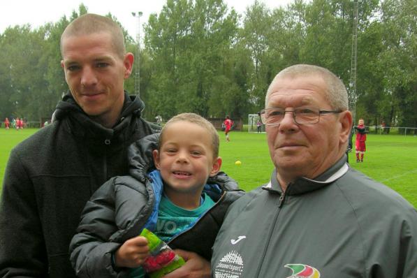 Eric Heyrick met zoon Christophe en kleinzoon Tommy.© (Foto FRO)