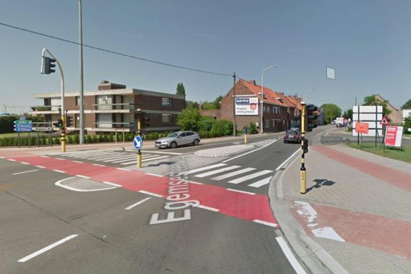 Tussen de Ringlaan in Tielt tot het einde van het woonlint richting Pittem worden twee enkelrichtingfietspaden aangelegd.© gf