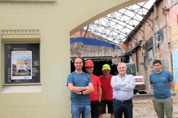 Pieter Theys, Roy Vanneste, Gaetano Fiorelli, Nicolas Stadsbader, Jonas Van Poucke op de locatie waar de cinema stond.©JVGK