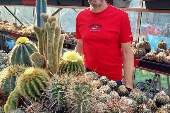 Nicolas Samyn tussen zijn cactussen.© gf