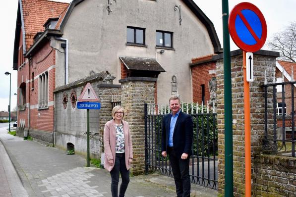 Schepen van Sociale Zaken Romina Vanhooren en burgemeester Anthony Dumarey: 