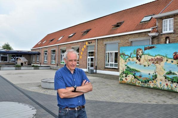 Directeur Frank Vansieleghem voor ‘zijn' school.© WK