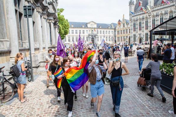 De manifestatie lokte een 100-tal demonstranten.© Davy Coghe