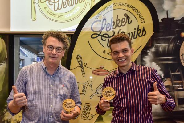 Yves Vaneeckhout (retaurant Oud Stadhuis) en Maxime Claeys (Fox Cider) zijn de allereerste winnaars van de streekgerechten- en productenwedstrijd.© Luc Vanthuyne