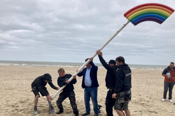 Burgemeester Bart Tommelein (Open VLD) vindt de regenboog-emoji een duidelijk statement.© GLO