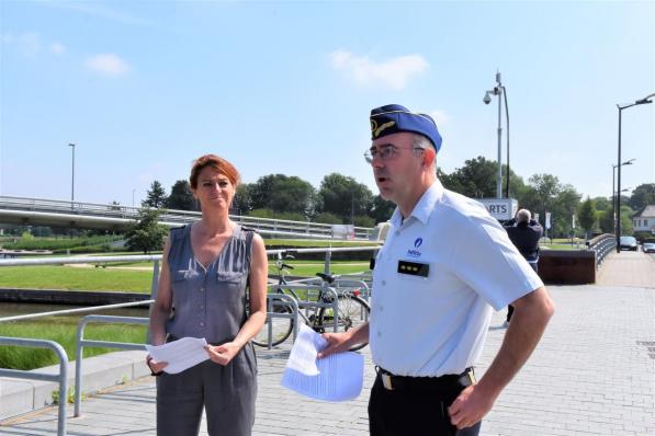 Burgemeester Ruth Vandenberghe en korpschef Filip Devriendt bij de voorstelling van het Buda-plan om de overlast te beperken.© LOO