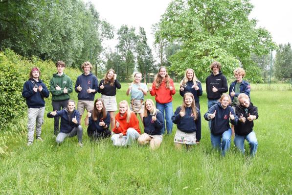 De leiding van Chiro Zilverberg bereidt zich voor op het feestweekend.© Jos