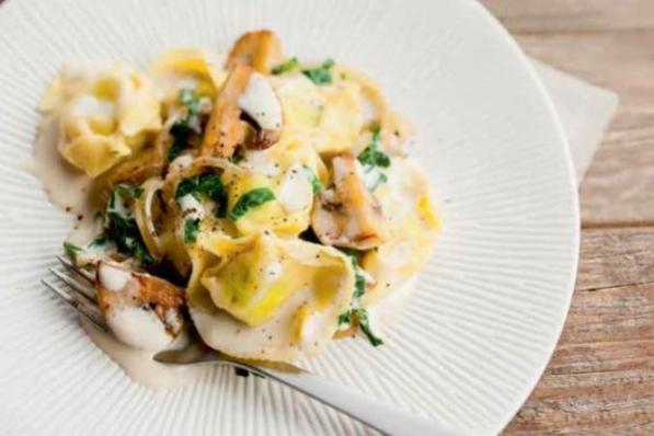 Tortelloni met romige champignonsaus