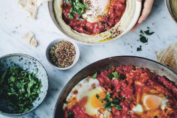 shakshuka met hummus