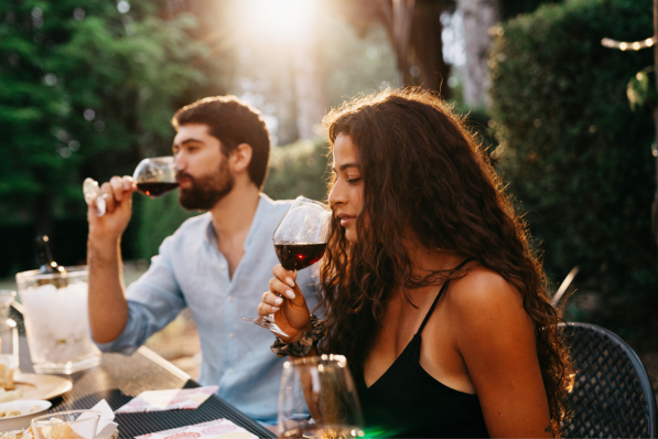 Comment (enfin) bien goûter le vin au resto - Getty Images