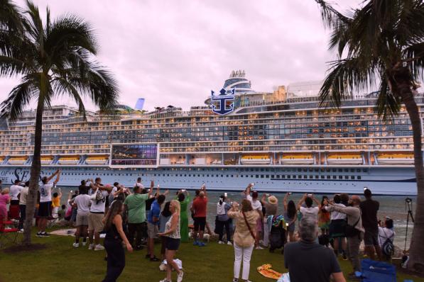 plus grand paquebot du monde icon of the seas miami croisière