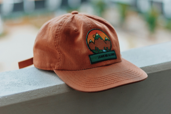 Notre sélection des casquettes les plus chouettes de l'été - Unsplash