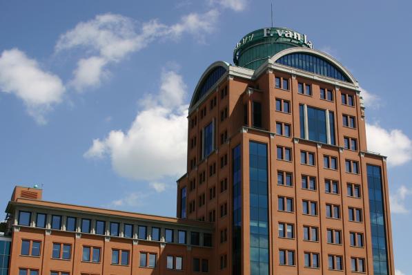 drie snel gedegradeerde aandelen