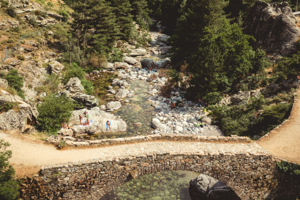 La Corse fait partie des destinations européennes où c'est encore l'été en octobre - Unsplash (Christian Lendl)