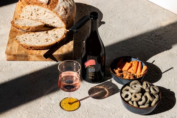 Feral lance un pet nat rosé sans alcool - SDP