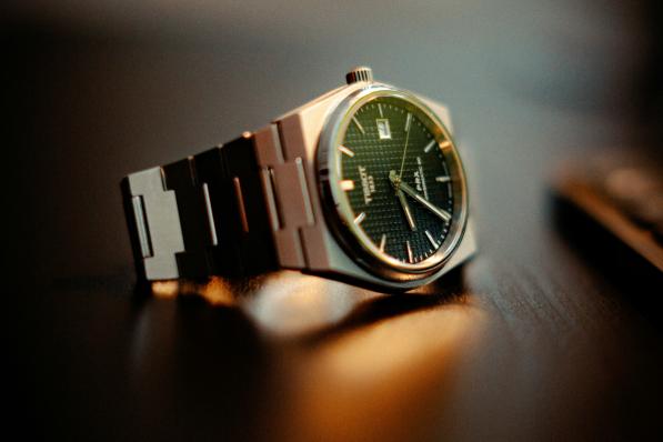 Sélection des plus belles montres à cadrans verts - Unsplash