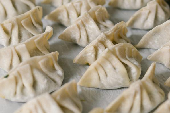 Foto van versgemaakte dumplings voor bij een artikel over recepten van dumplings
