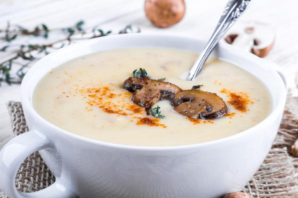 Cappuccino van champignons met koriander en champignonpoeder