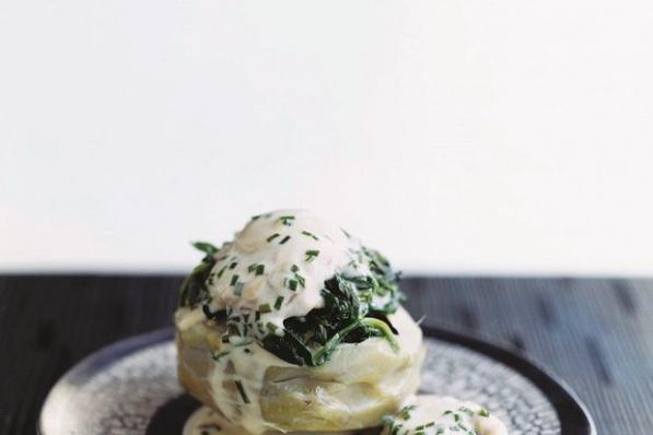 Artisjokken met gepocheerde oesters en champagnesaus