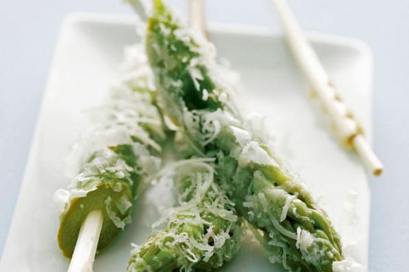 Groene asperges met parmezaan