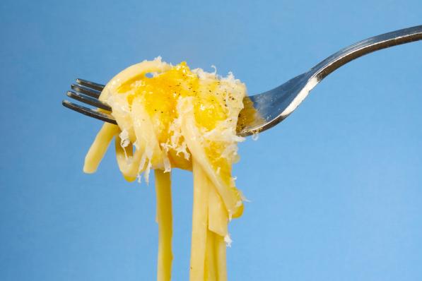 pasta al limone met hotsaus