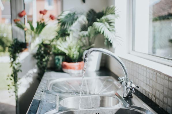 Water besparen in de keuken kan eenvoudig zijn, maar veel opleveren
