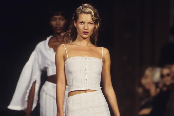 Model on the runway of the Chloe by Stella McCartney Spring 1998 Ready-To-Wear collection on October 14, 1997 in Paris, France