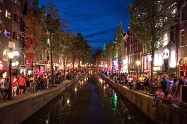 Amsterdam rue nuit fete