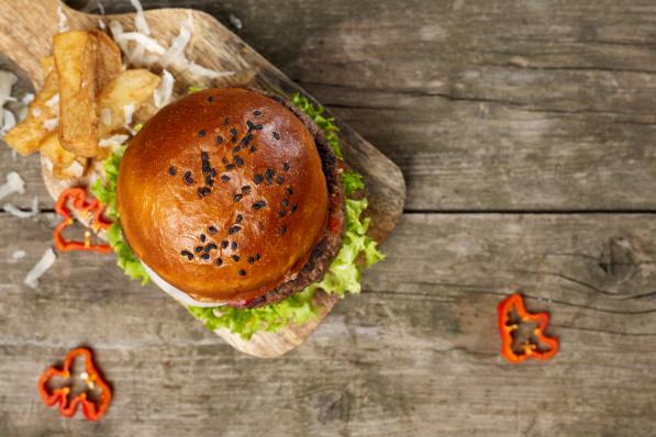 Kalkoenburgers met pastinaakfrietjes