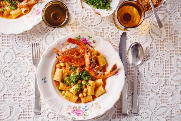 pasta met gamba's en kikkererwten