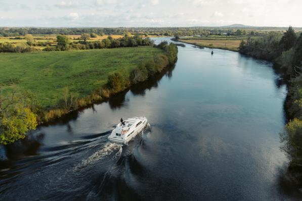 Varen met Le Boat over de Shannon in Ierland