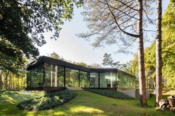 Ecologische luxe villa in glooiend landschap