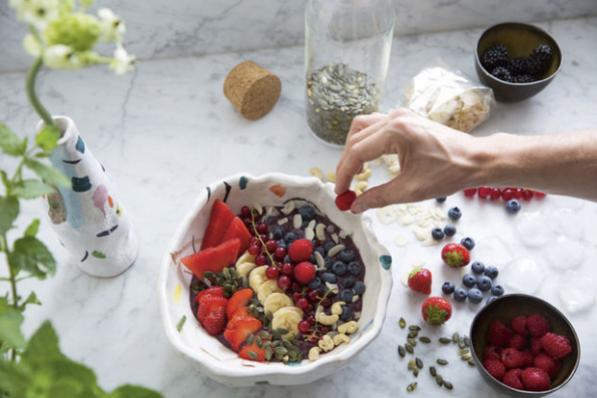 Açaibowl banaan aardbei muesli