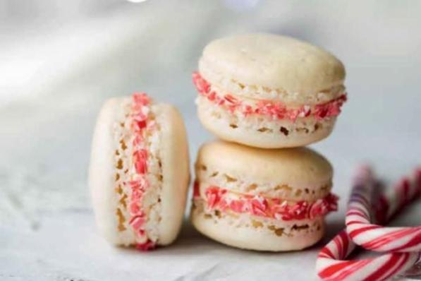 Macarons met zuurstokken