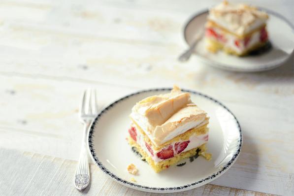 Aardbeiencake met meringue