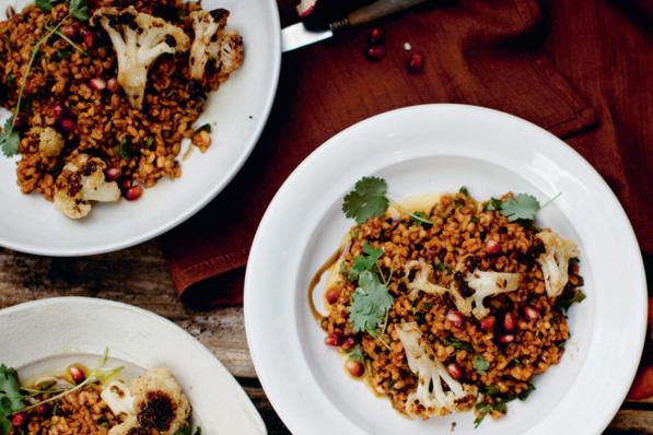 Cypriotische bulgursalade met geroosterde bloemkool