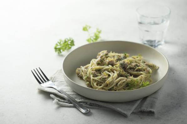 Spaghetti met artisjokken, olijven en gedroogde tomaten