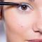 Alexandra uit Zonhoven waagde zich aan elektrisch blauwe eyeliner met oogschaduw