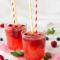 Cranberrylimonade met frambozen en aardbeien