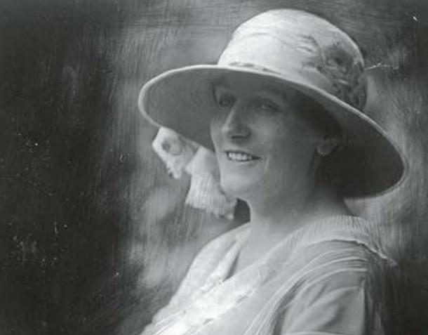 Foto van Winifred Wagner, vrouw van Siegfried Wagner en schoondochter van de overleden componist Richard Wagner, is ronduit enthousiast over de politicus. Hitler