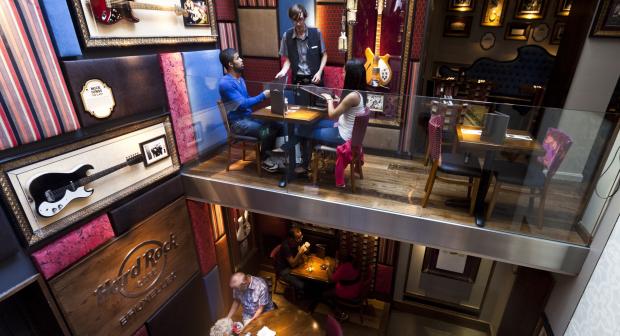 Hard Rock Cafe Brussels geeft concert voor Pink Ribbon